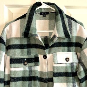 Great condition Green white Black Shacket size L 10%wool